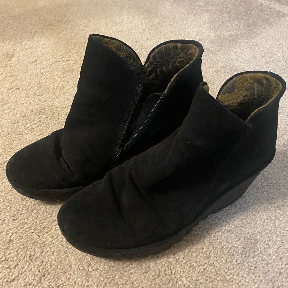 Fly London 8.5 Black Suede boots